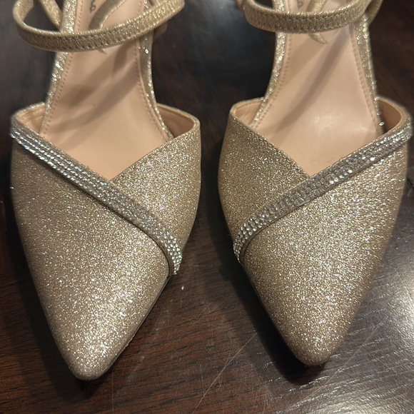 Gold formal sandals - Picture 3 of 4